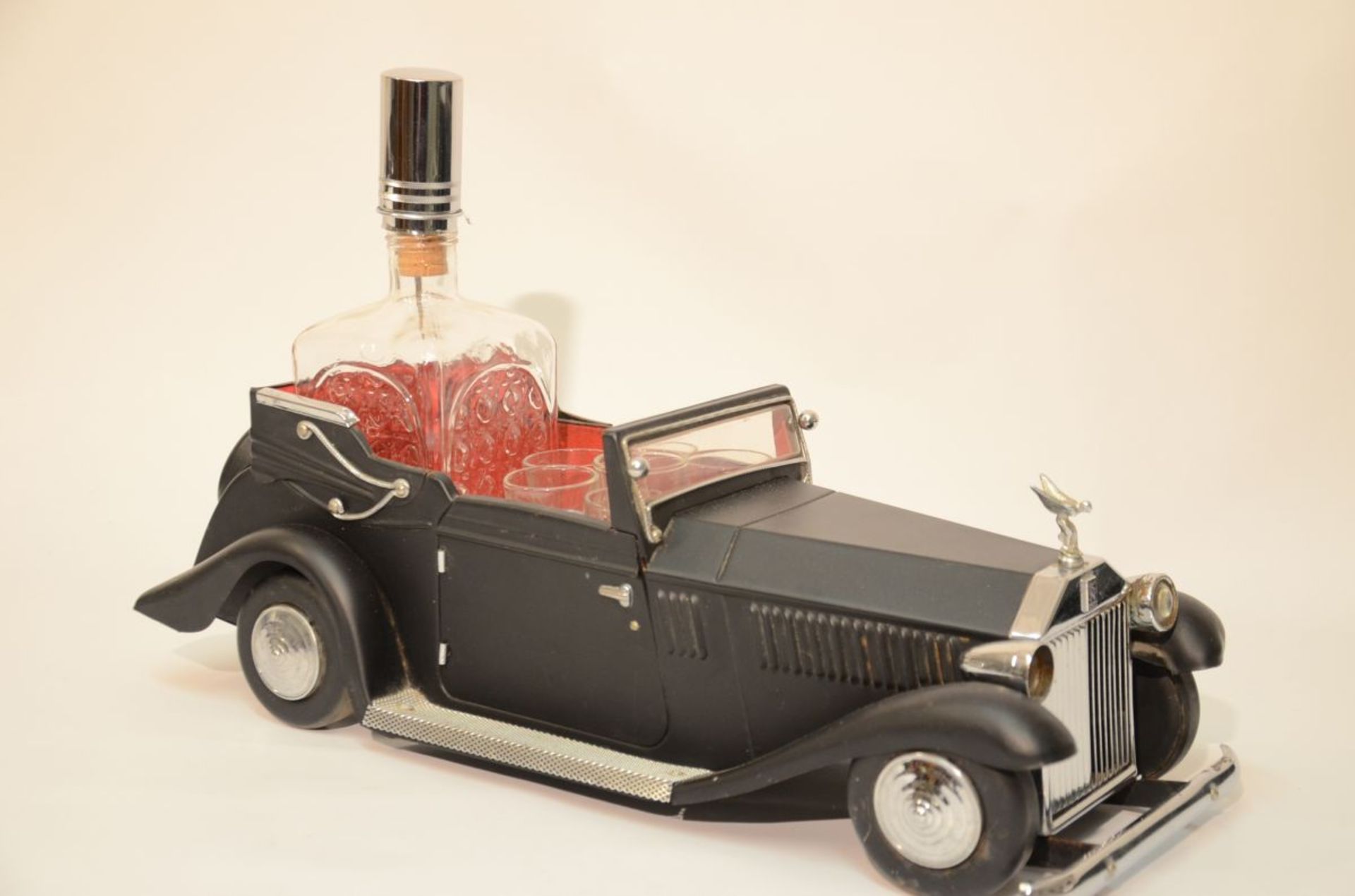 BROKEN - Rolls-Royce Music Box Decanter with Glasses