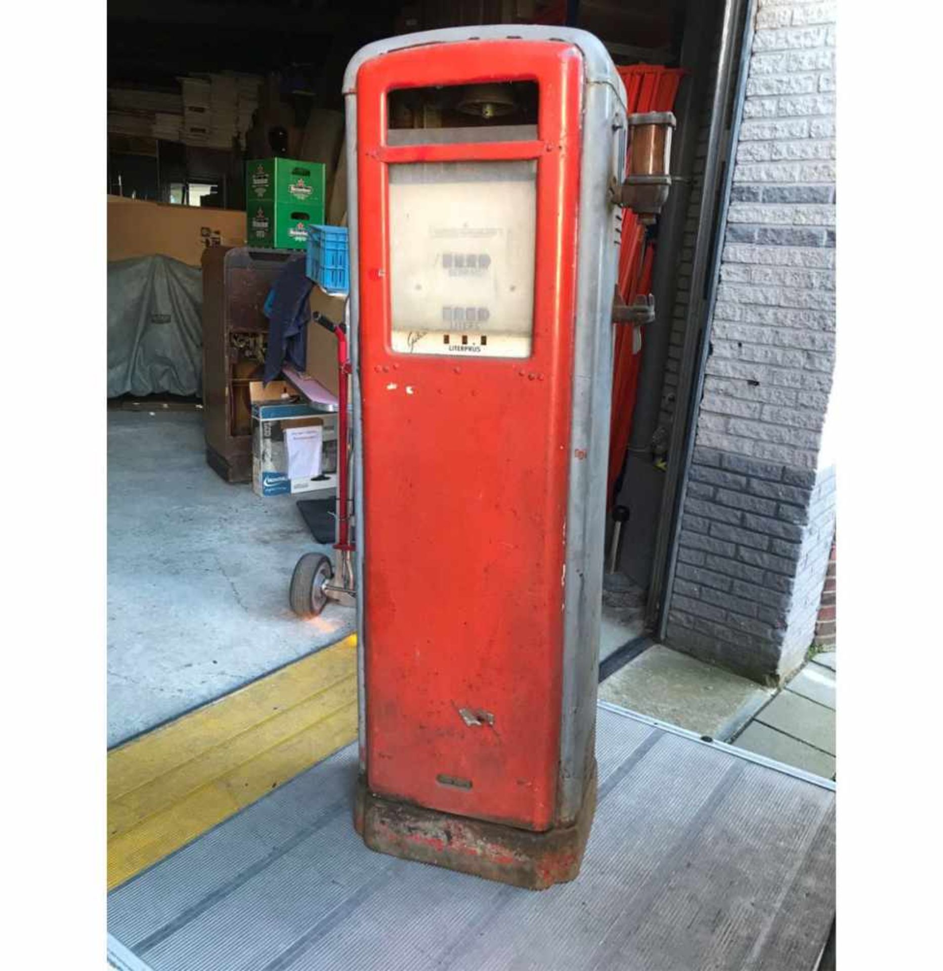 Gilbarco Gas Pump Tall Model - Dutch - OriginalFantastic original Dutch Gilbarco gas pump. This is a - Bild 2 aus 5