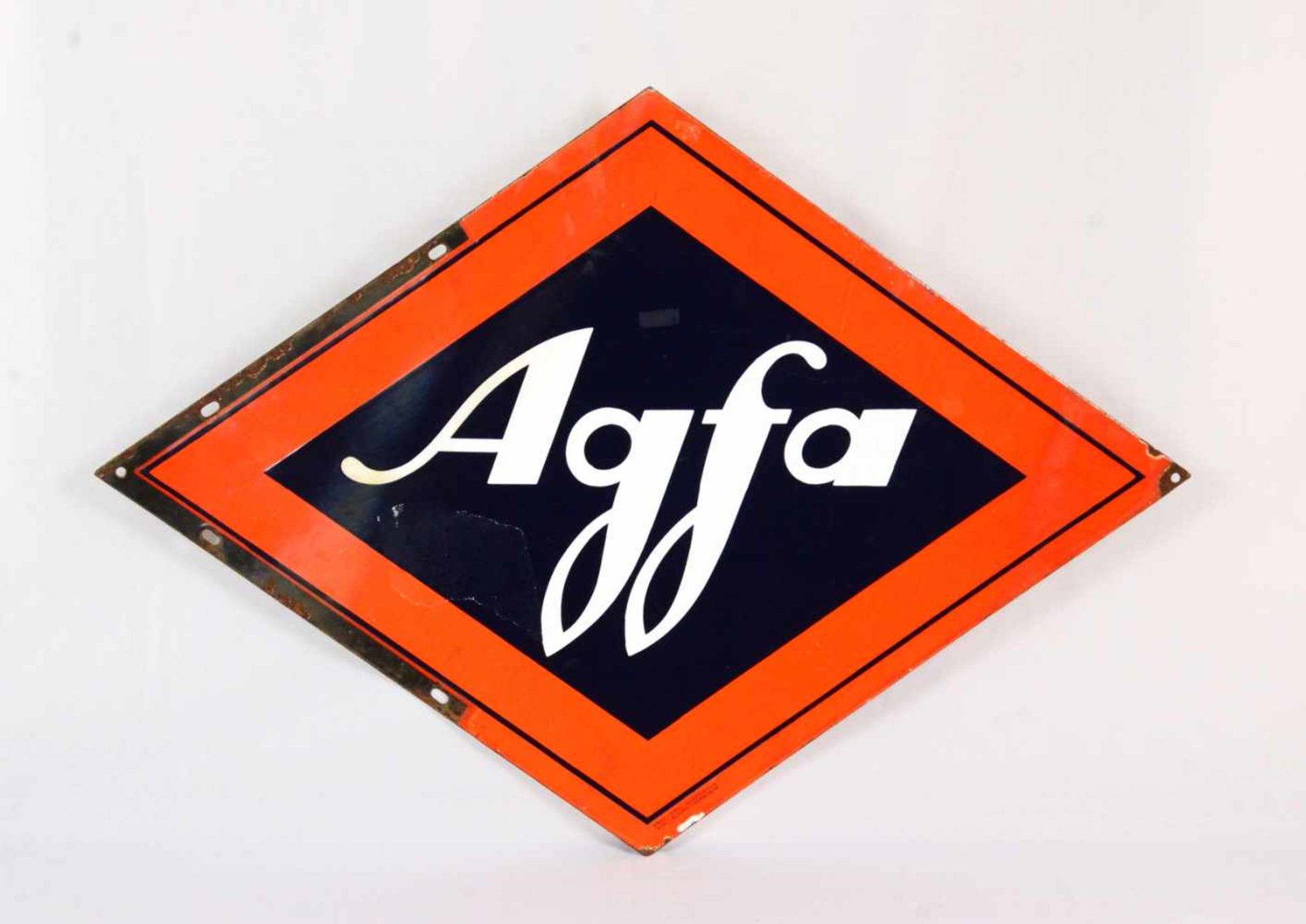 Two-sided enamel sign AgfaThis two-sided enamel sign Agfa has a corner mounting bracket with 5 - Bild 2 aus 2