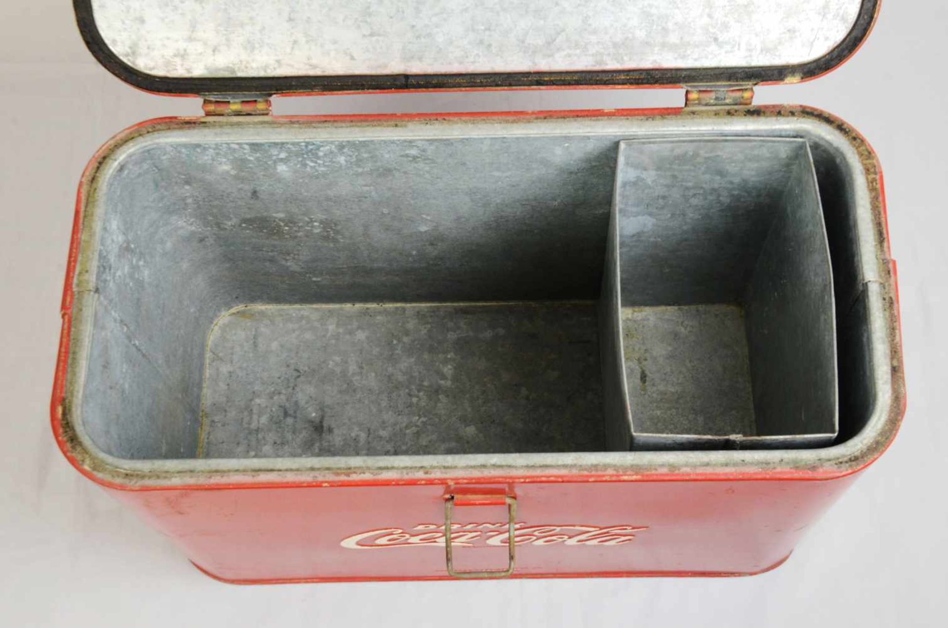 Original Coca-Cola cooler boxOriginal, metal Coca-Cola cooler/refrigeration box. It's in very good - Bild 4 aus 7