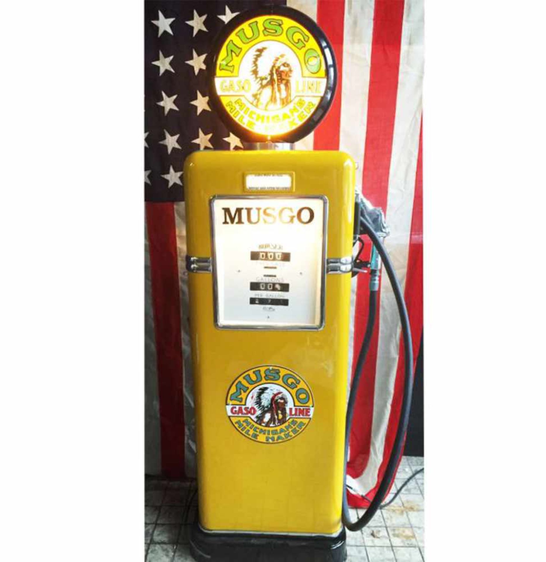 Bowser Musgo Gas Pump Original - Restored Size 190cm highOriginal USA Gas Pump by Bowser. Restored