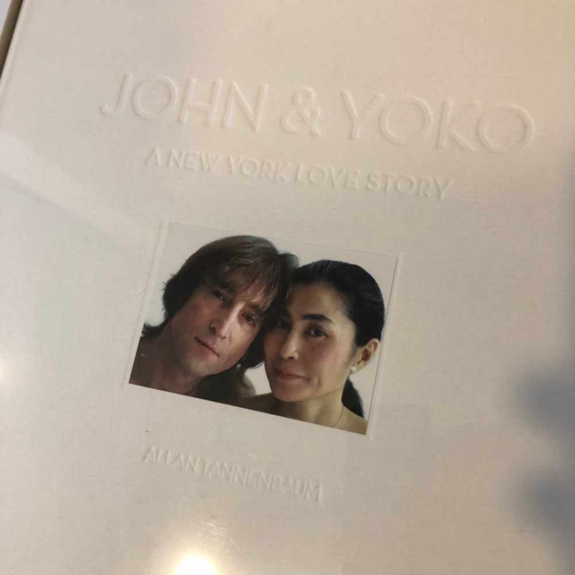 John Lennon and Yoko Ono bookA John Lennon and Yoko Ono book. John and Yoko: A New York Love - Bild 4 aus 9