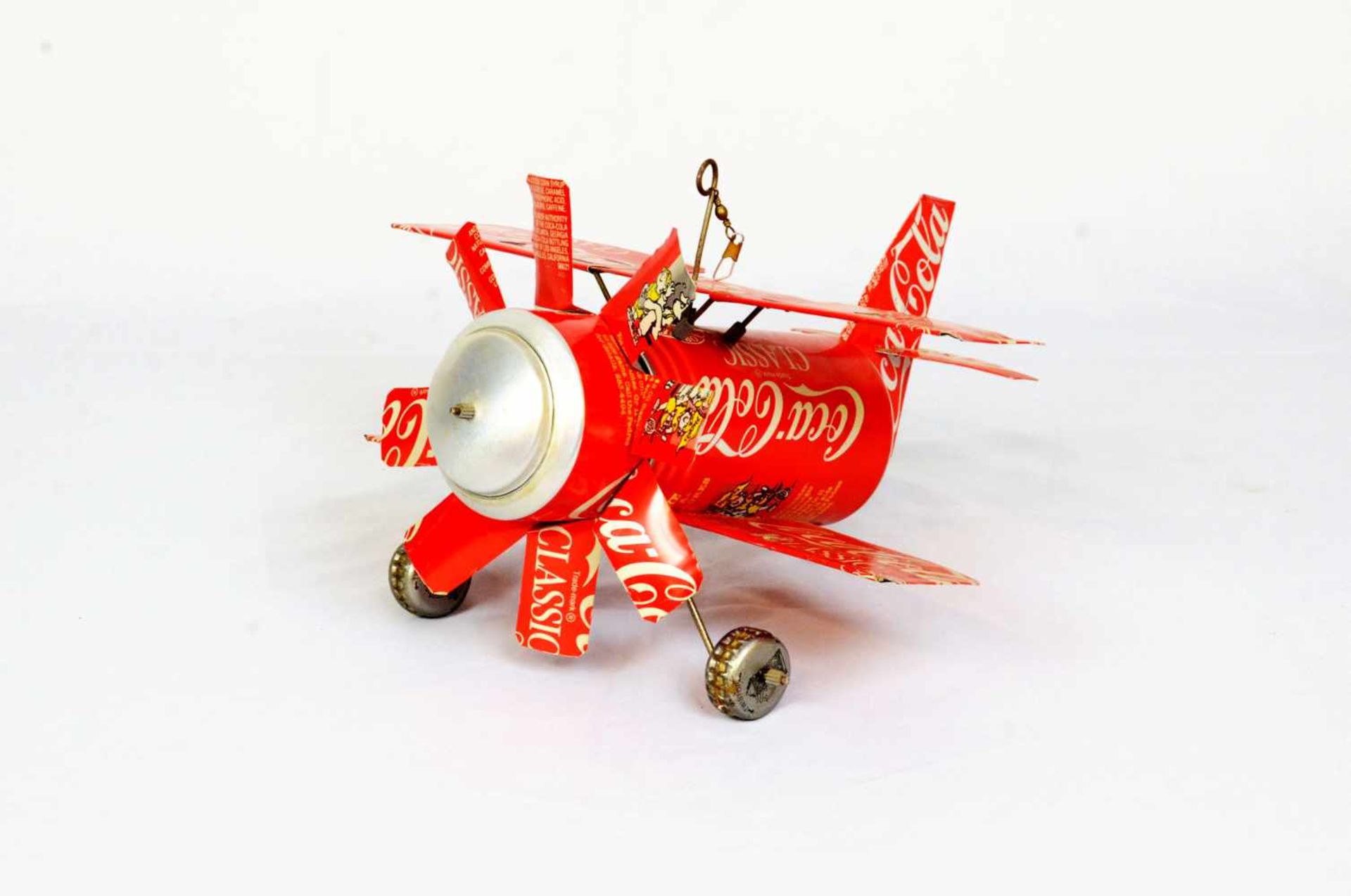 Hangable biplane toy made from Coca-Cola cansThis is a hangable biplane toy made from Coca-Cola