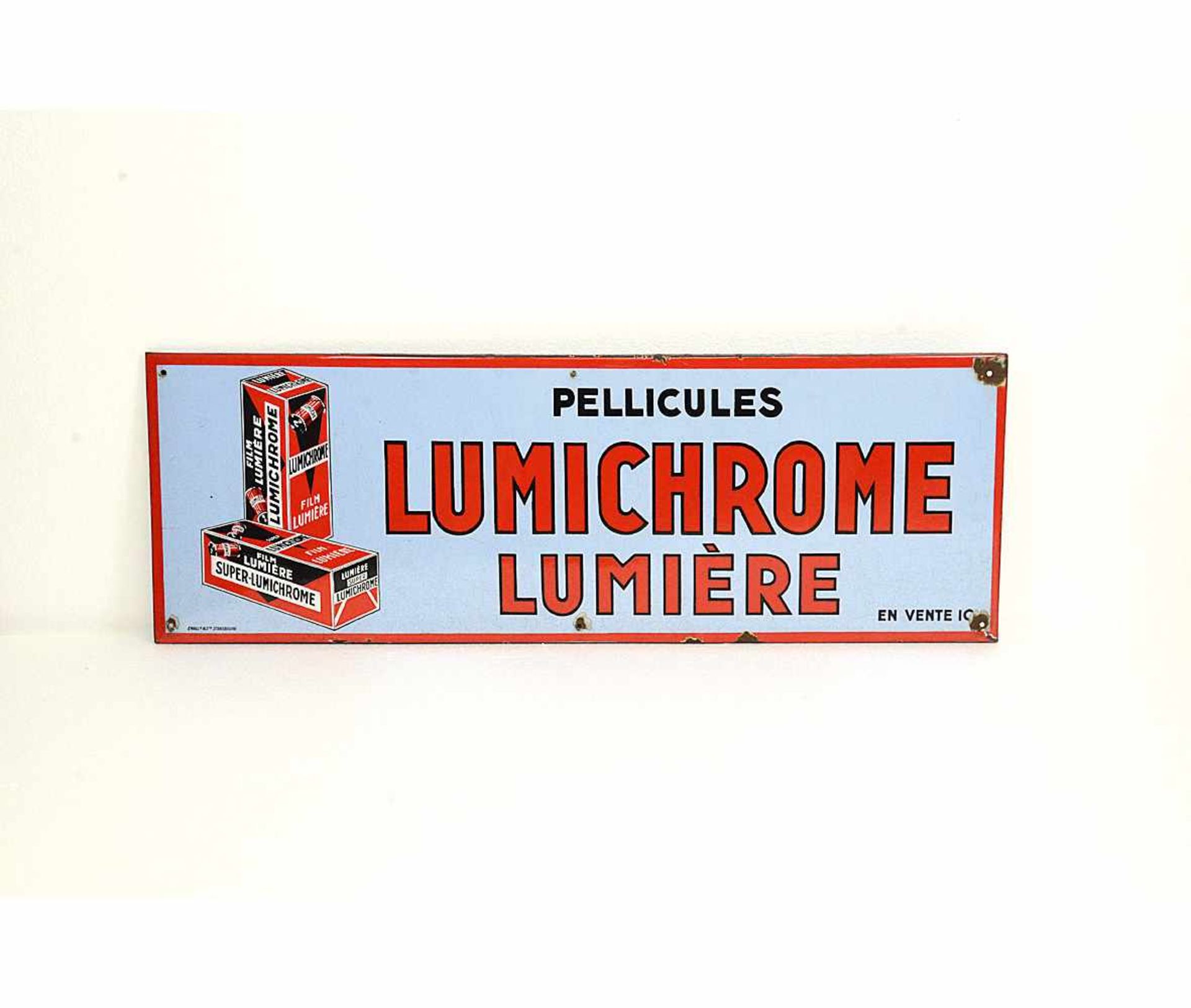 Large enamel sign Lumichrome LumiereThis large enamel Lumichrome Lumiere sign is in French, has 1 cm