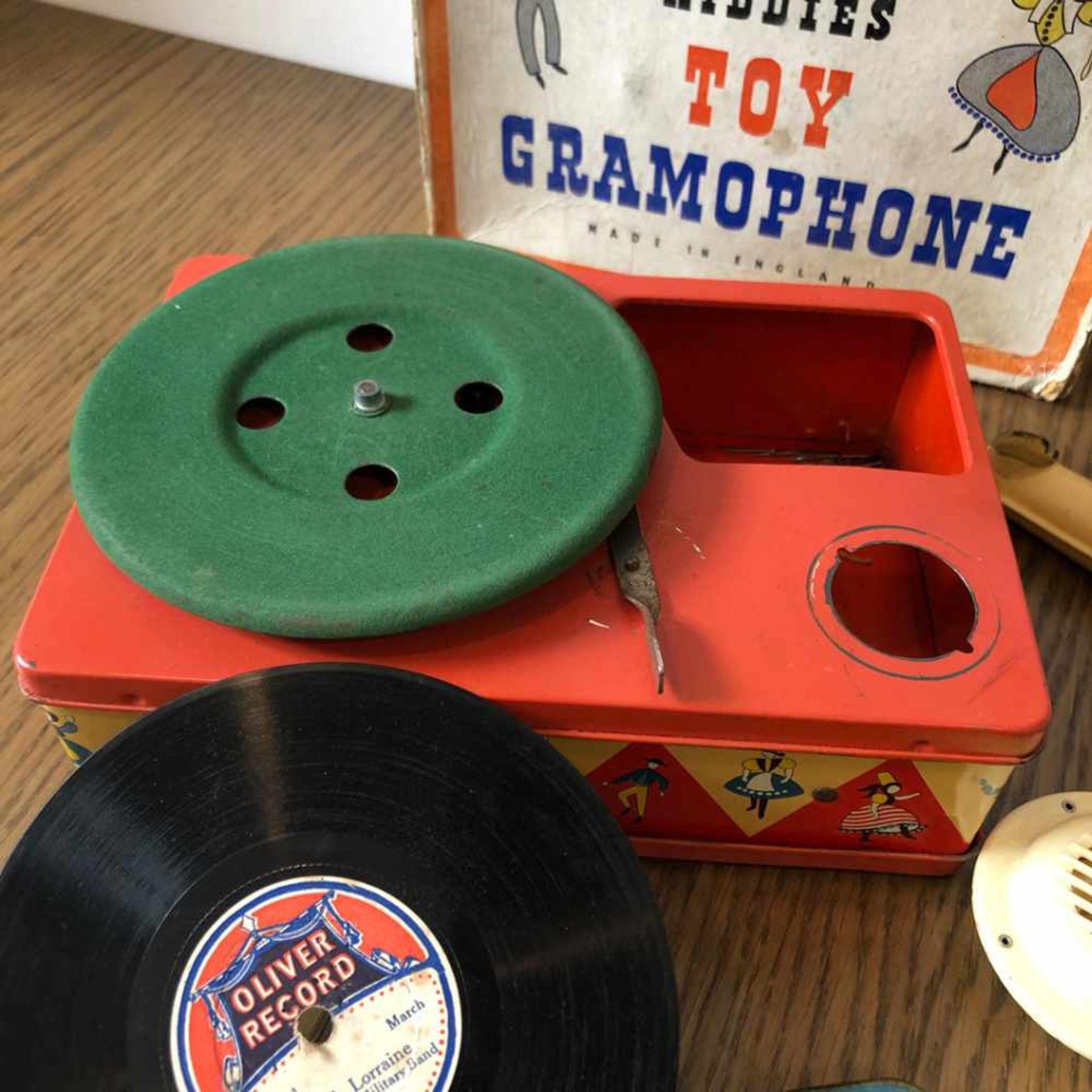 Chad Valley Kiddies Toy GramophoneOriginal Chad Valley Kiddies Toy Gramophone. Made in England, - Bild 7 aus 8