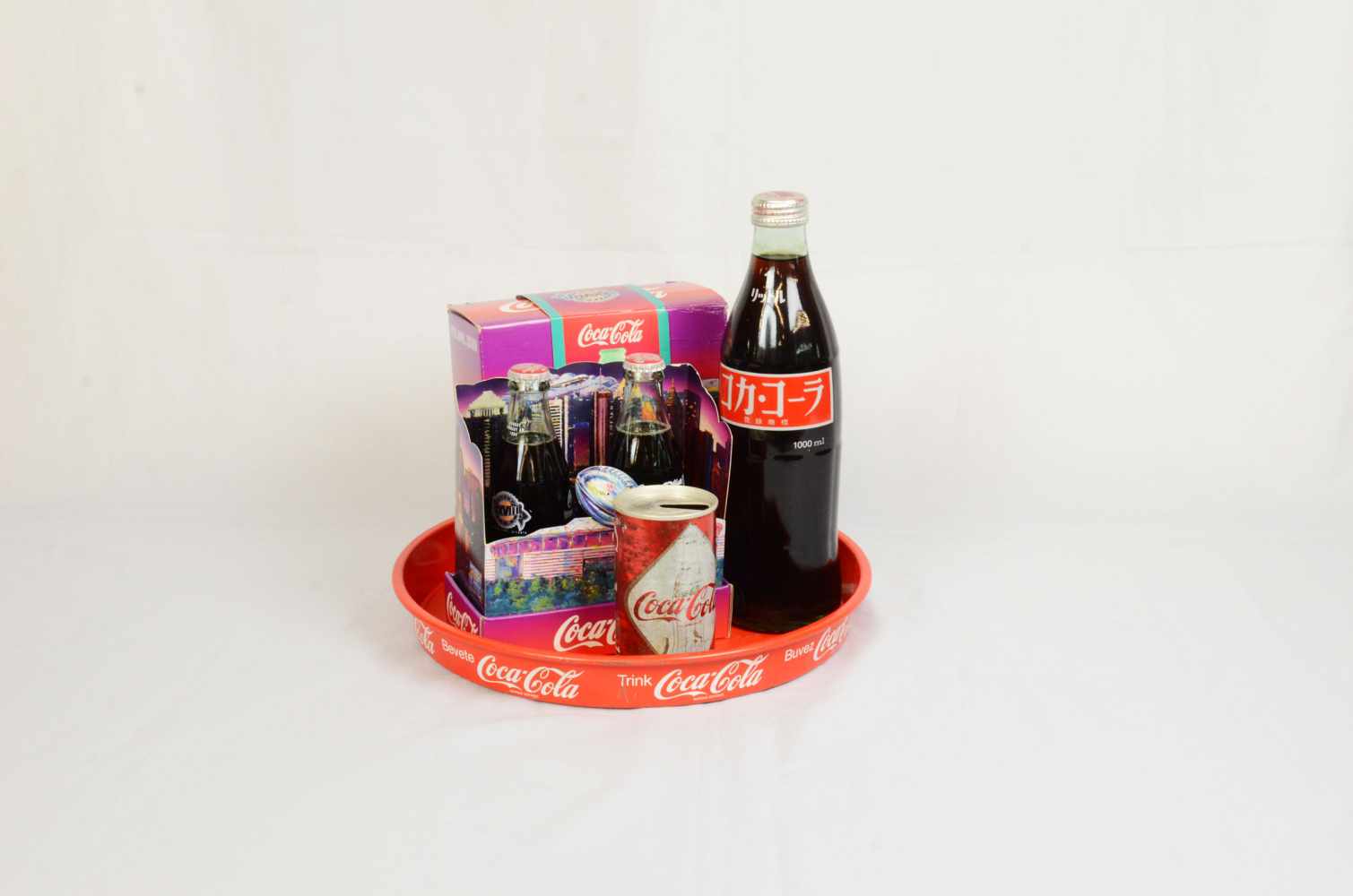 Set of 4 Coca-Cola itemsThis set of 4 Coca-Cola items contains - Coca-Cola tray in average