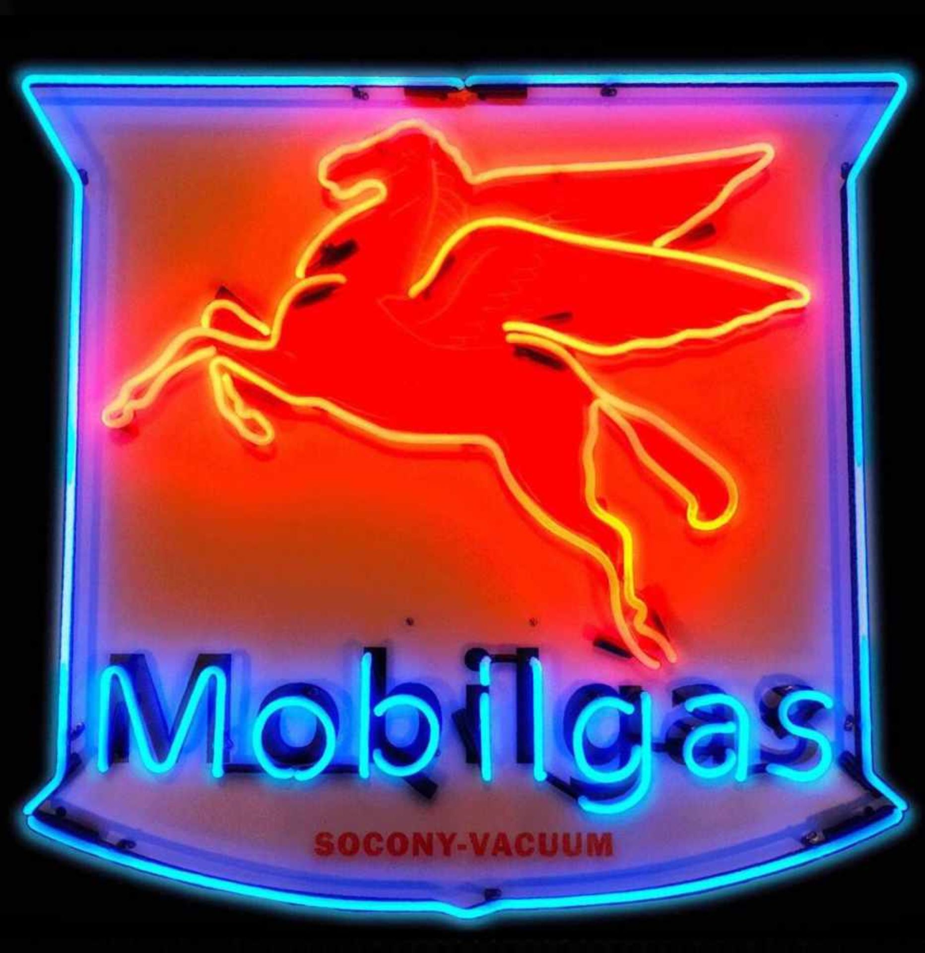 Mobilgas Logo Pegasus Neon Sign XLLarge XL Neon - > 1 Meter. Big metal casing behind the neon. The