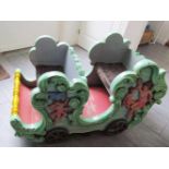 Children's gondolaChildren's gondola with nice wood carvings. Good condition. 60 x 122 x 83 cm.