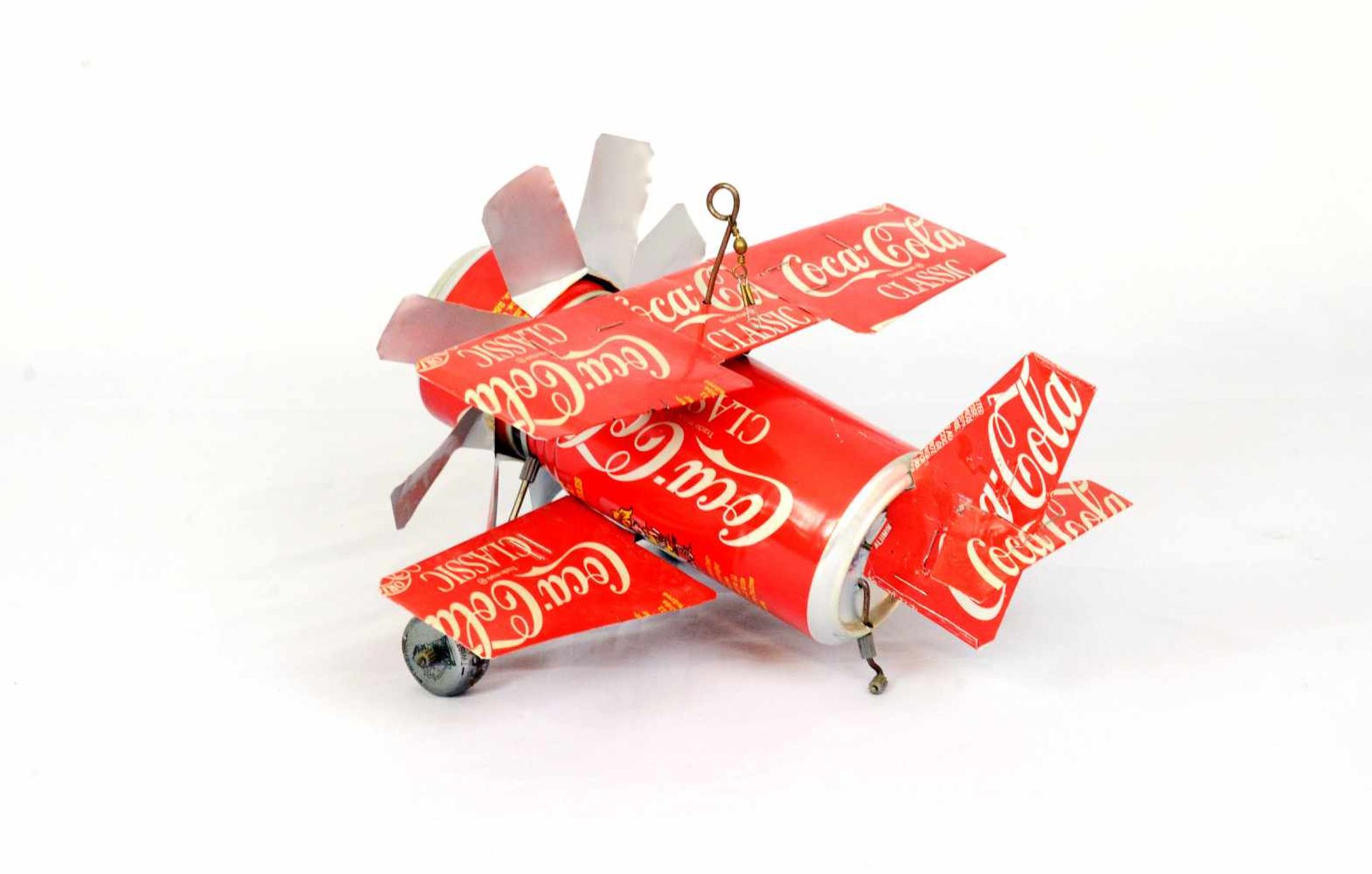 Hangable biplane toy made from Coca-Cola cansThis is a hangable biplane toy made from Coca-Cola - Bild 2 aus 4