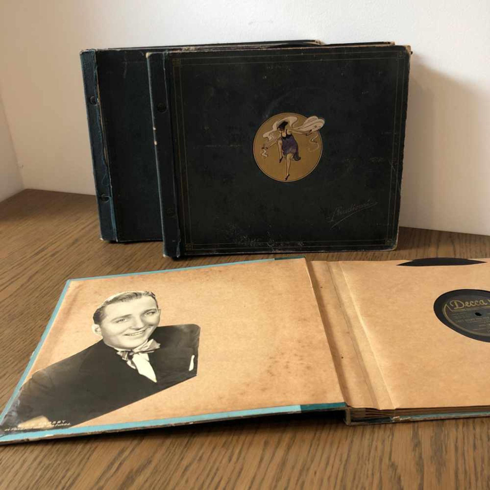 Set of 3 albums with 78RPM recordsSet of 3 albums with 78RPM record's from the US of Bing Crosby and - Image 2 of 9