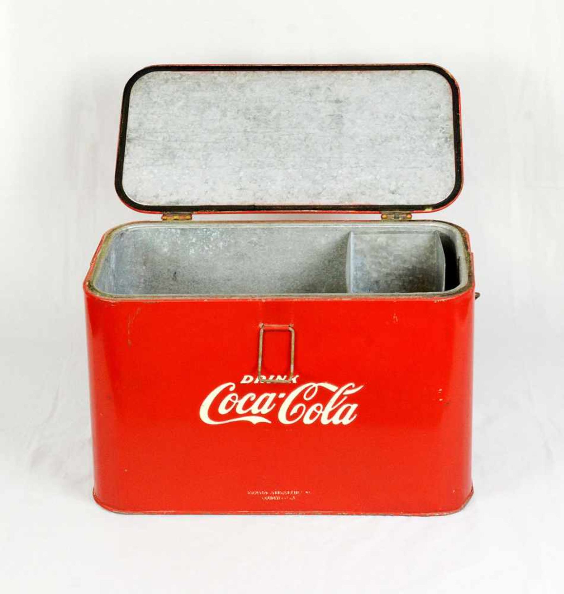 Original Coca-Cola cooler boxOriginal, metal Coca-Cola cooler/refrigeration box. It's in very good - Bild 6 aus 7