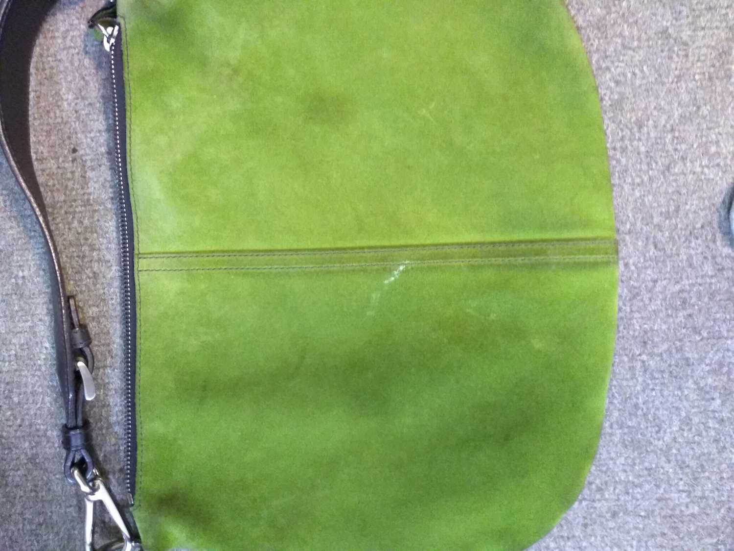 A Prada green suede hobo bag - Image 7 of 8