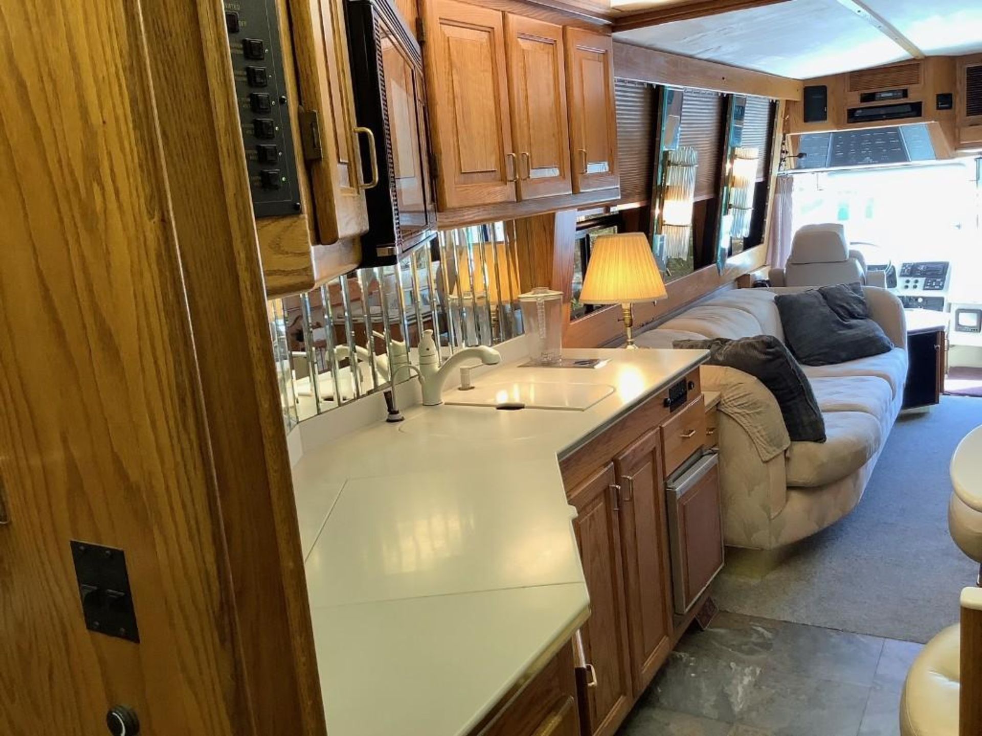 1990 Prevost Le Mirage XL Beaver Coach Conversion Motor Home - Image 71 of 97