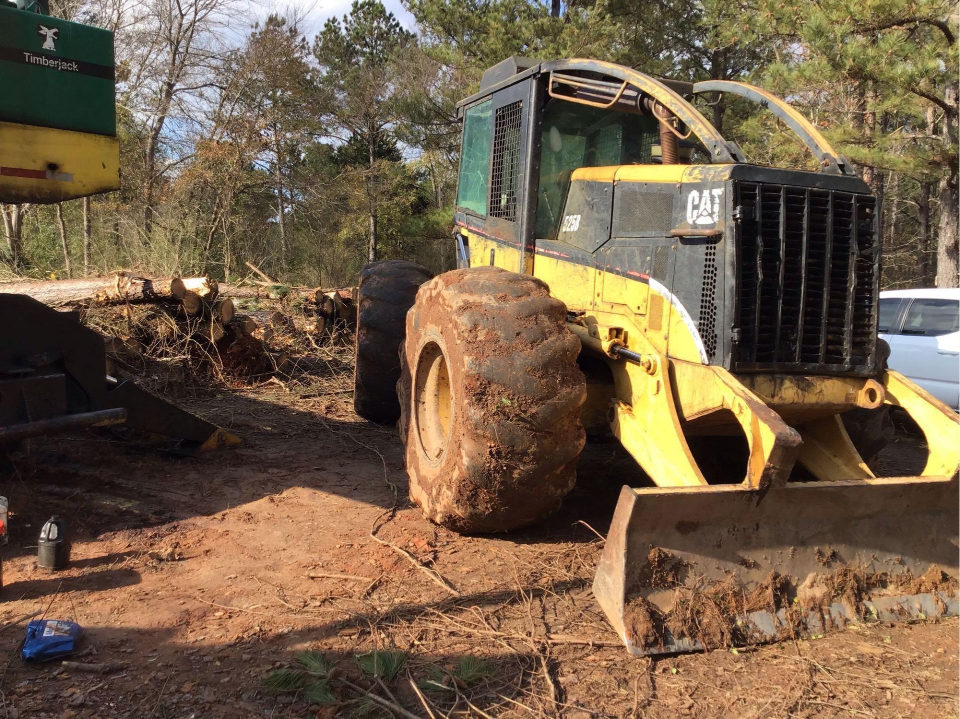 CAT 525B Skidder - Image 4 of 26