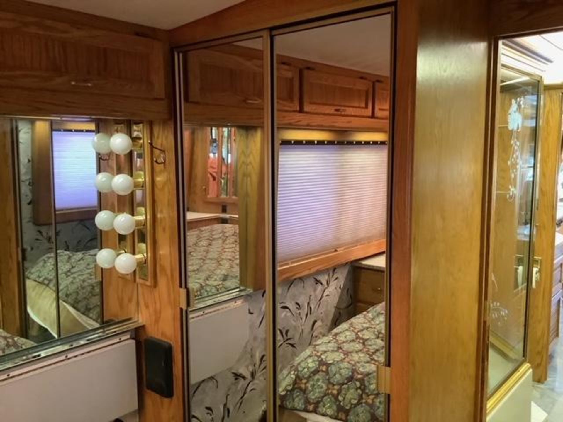 1990 Prevost Le Mirage XL Beaver Coach Conversion Motor Home - Image 37 of 97