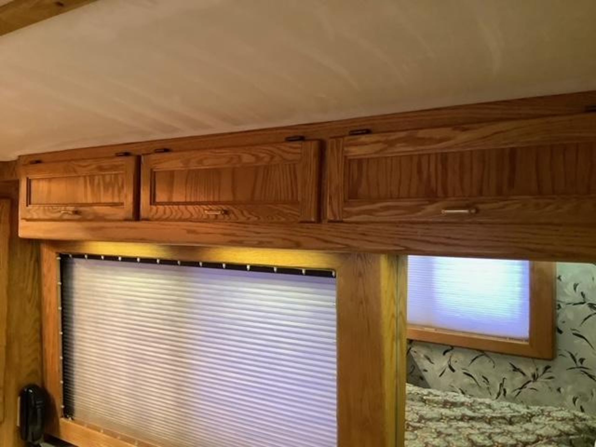 1990 Prevost Le Mirage XL Beaver Coach Conversion Motor Home - Image 39 of 97