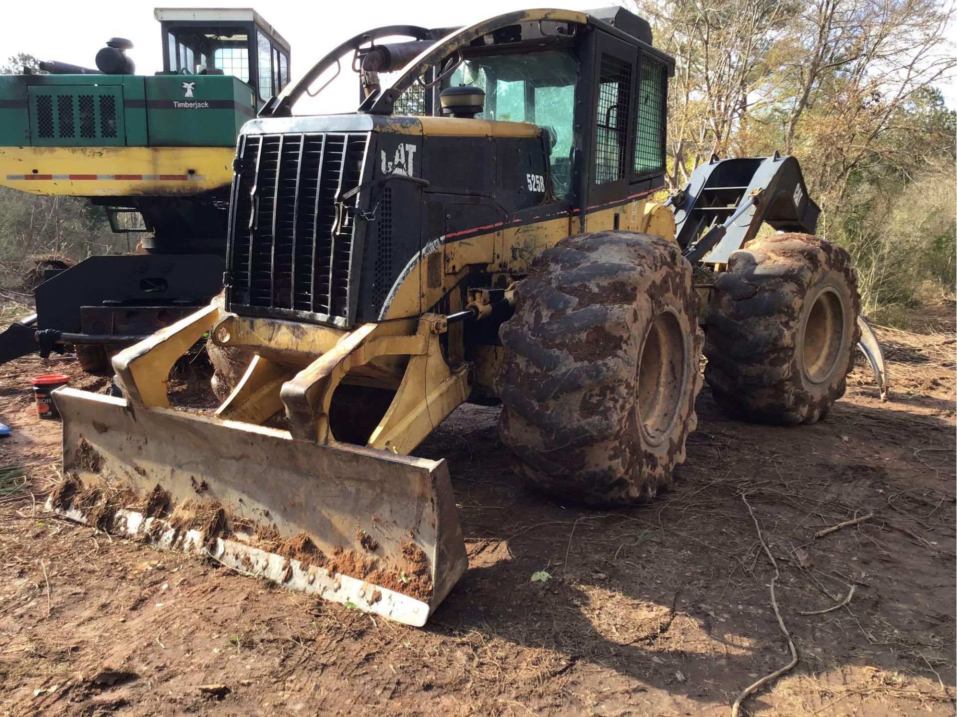 CAT 525B Skidder