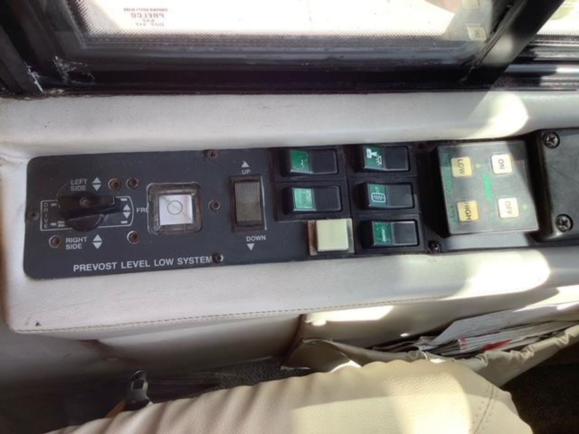 1990 Prevost Le Mirage XL Beaver Coach Conversion Motor Home - Image 27 of 97