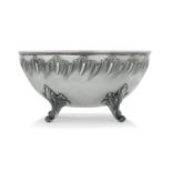 COUPE RONDE EN ARGENT, PARIS, XIXe SIÈCLE - posant sur quatre pieds [...]