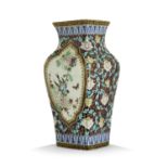 VASE, THÉODORE DECK (1823-1891), XIXe SIÈCLE, VERS 1870 - en faïence de forme [...]