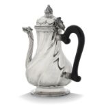 CAFETIÈRE EN ARGENT, GÊNES, XVIIIe SIÈCLE - à côtes torses, de forme [...]