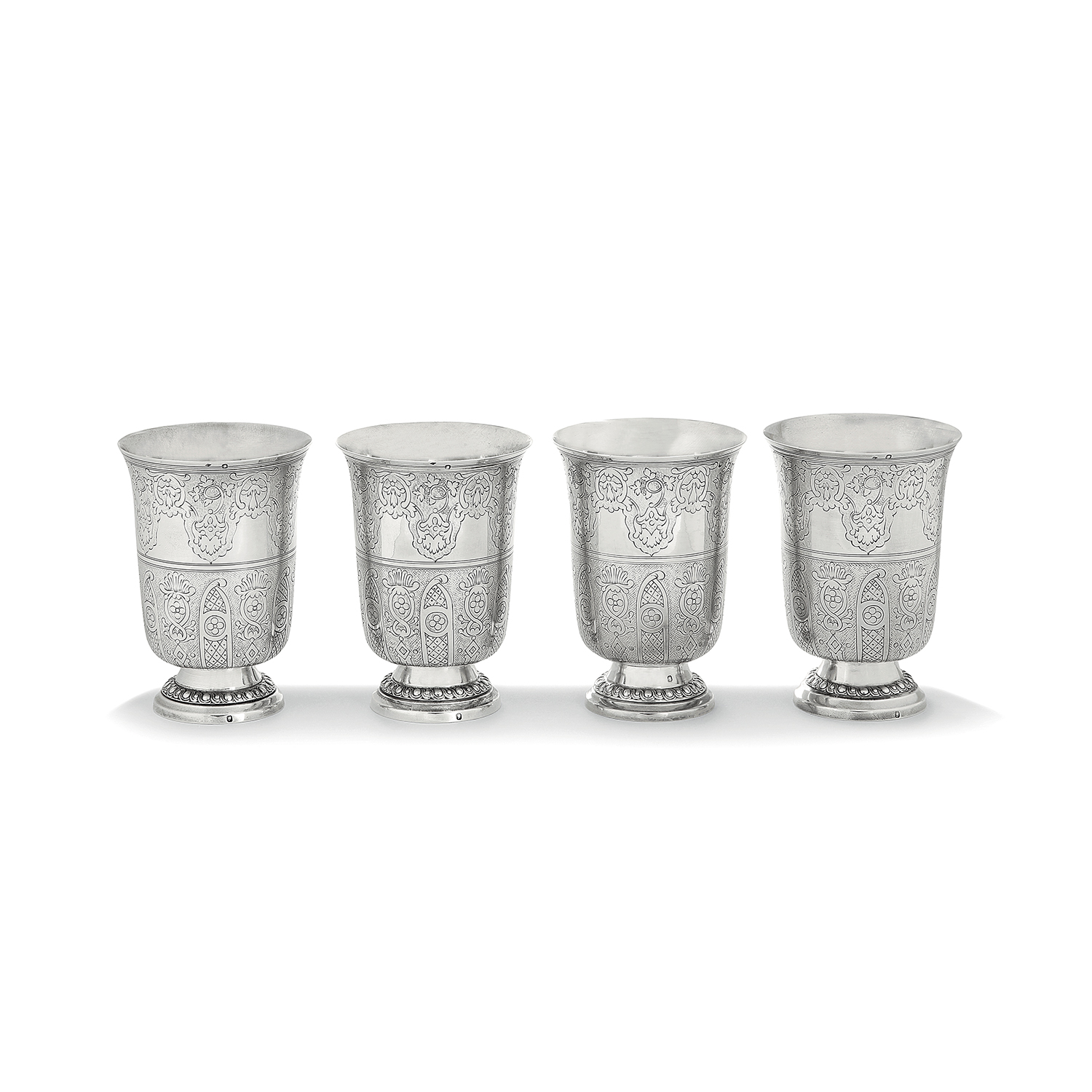 SUITE DE QUATRE TIMBALES TULIPE EN ARGENT (950), PARIS, XXe SIÈCLE - posant sur [...]