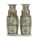 CANTON, PAIRE DE VASES, XIXe SIÈCLE - en porcelaine à décor polychrome des [...]