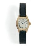 CARTIER - TORTUE PM - ANNEES 90 - Montre bracelet de dame en or jaune et diamants [...]