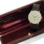 PATEK PHILIPPE - CALATRAVA. REF. 2573 - ANNEES 60 - Montre bracelet or jaune sur [...]