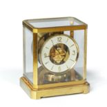 JAEGER LECOULTRE - ATMOS - Pendule atmosphérique en métal doré de forme cubique [...]