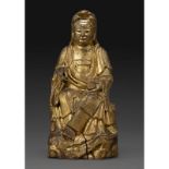 STATUETTE - en bois laqué et doré, représentant la déesse Guanyin assise sur un [...]