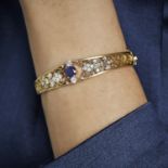 TRAVAIL FRANÇAIS - BRACELET SAPHIR DIAMANTS - Il est en forme de bracelet rigide [...]