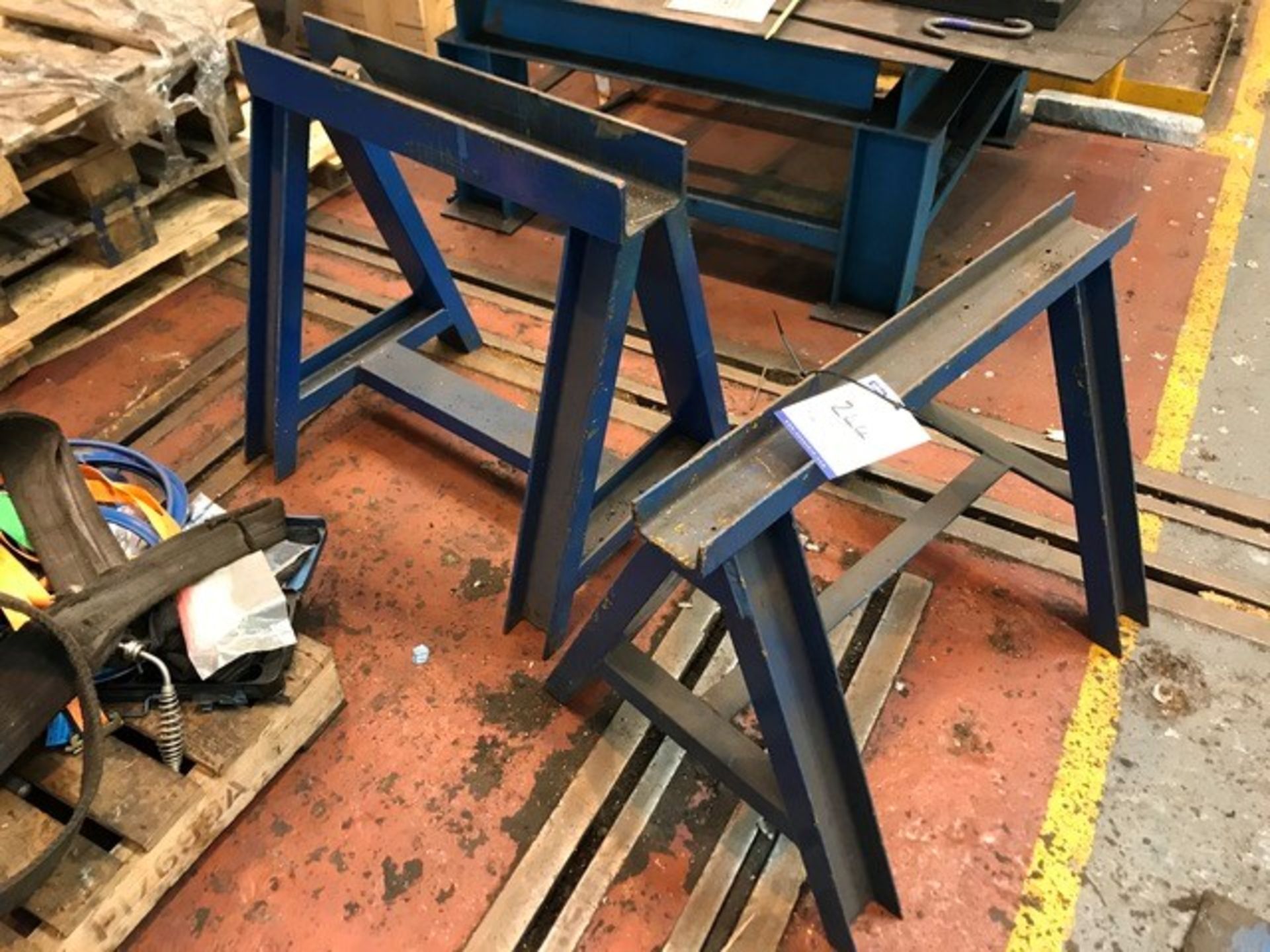 3 trestles and 1 roller stand