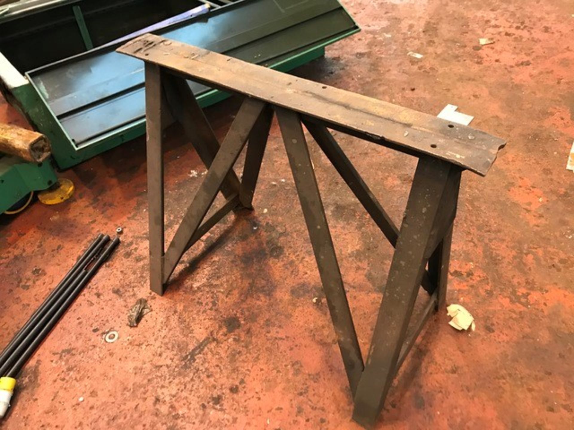 3 trestles and 1 roller stand - Image 3 of 3