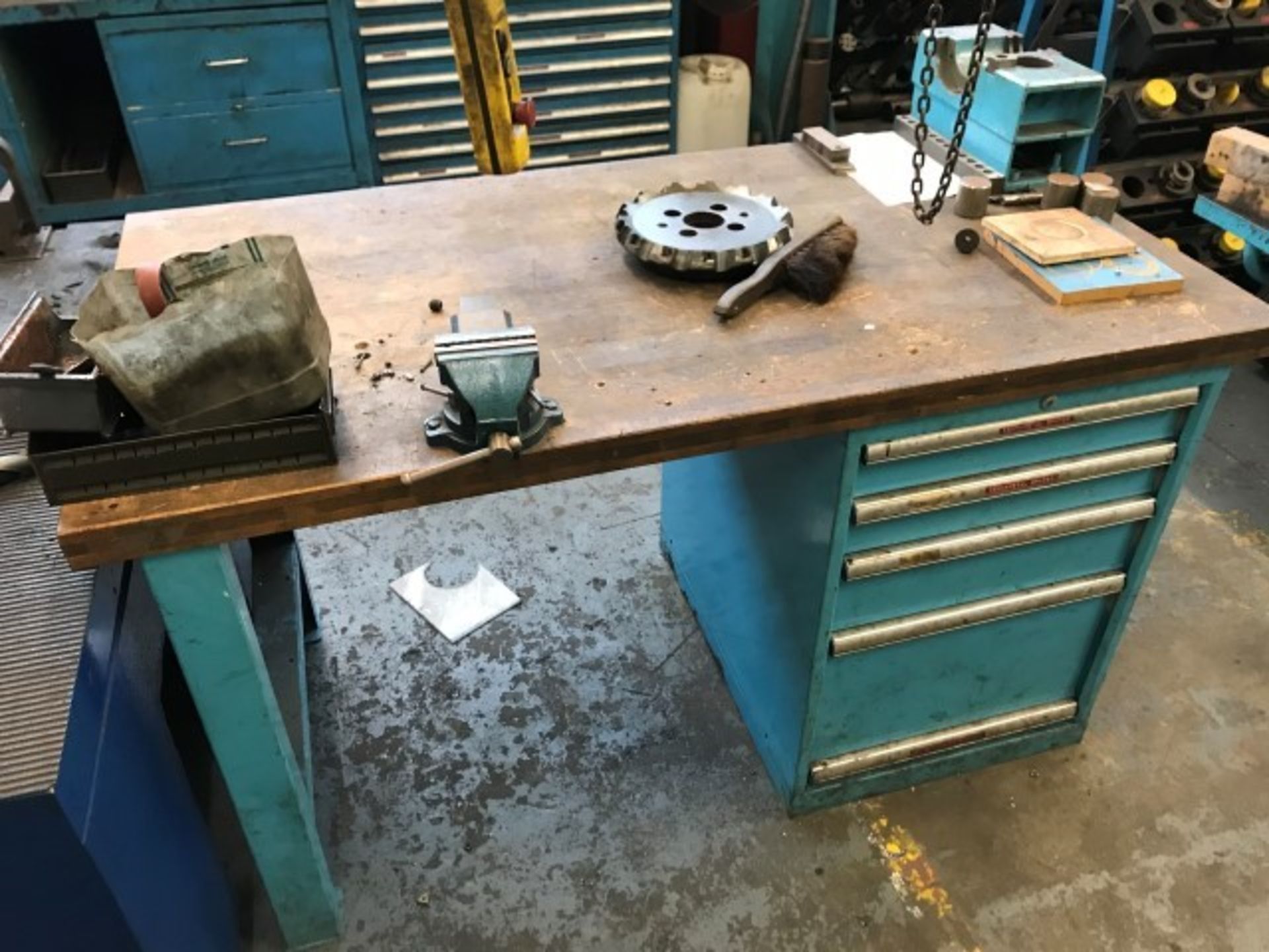 2 workbenches