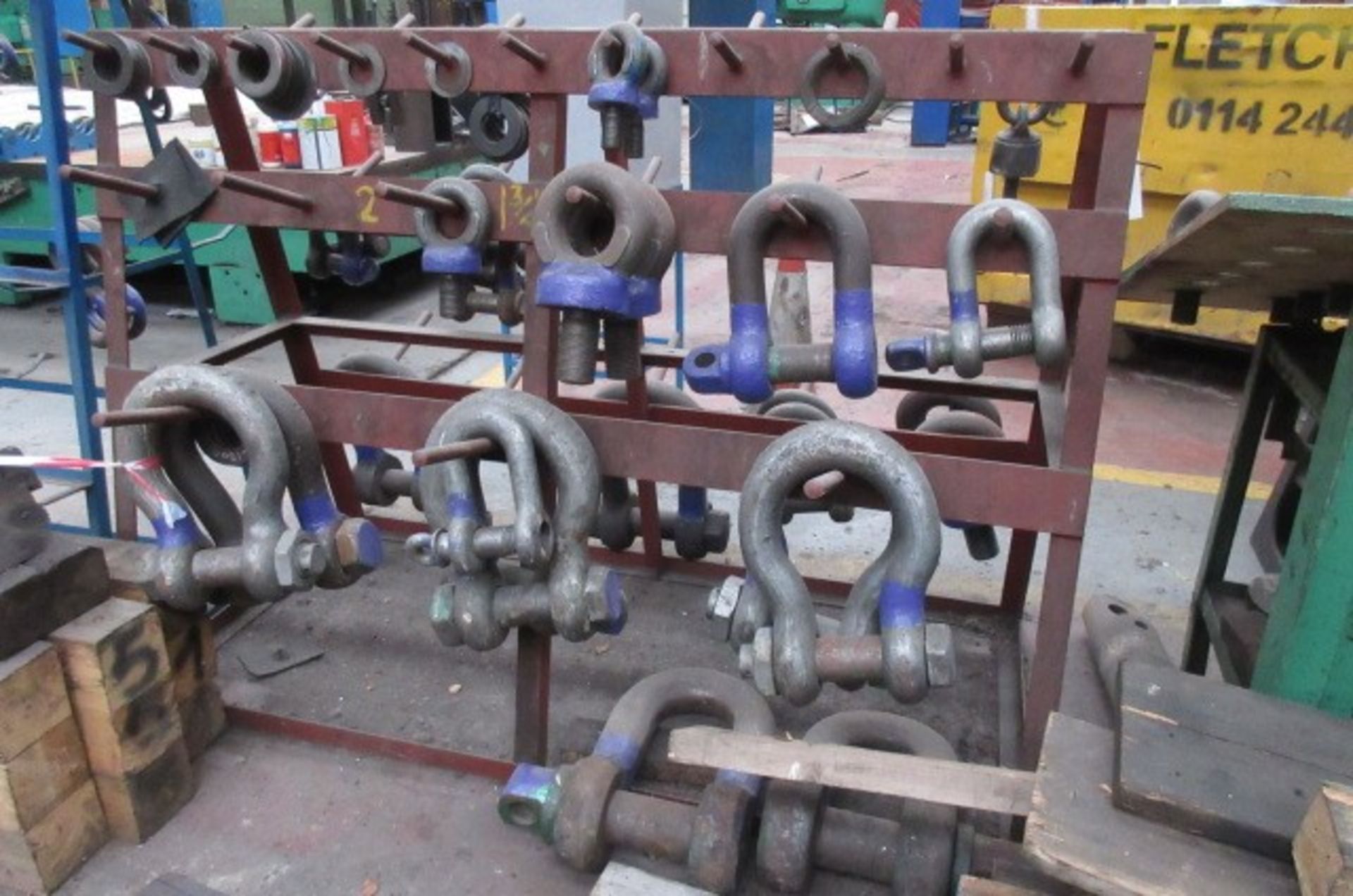 assorted lifting shackles - Image 2 of 3