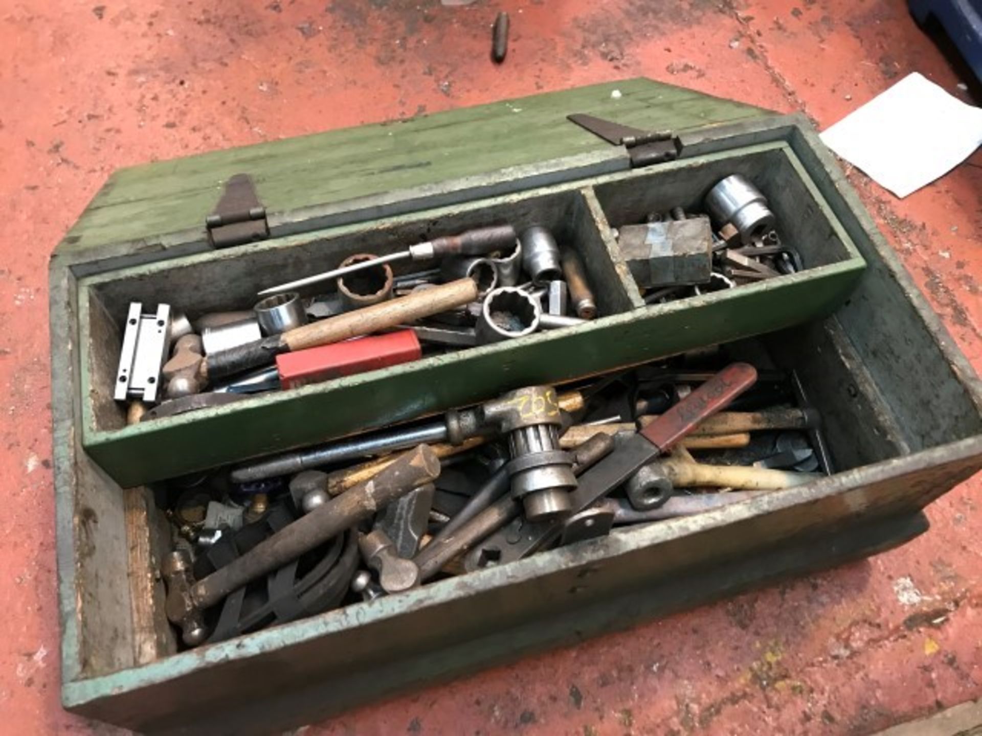 quantity of hand tools