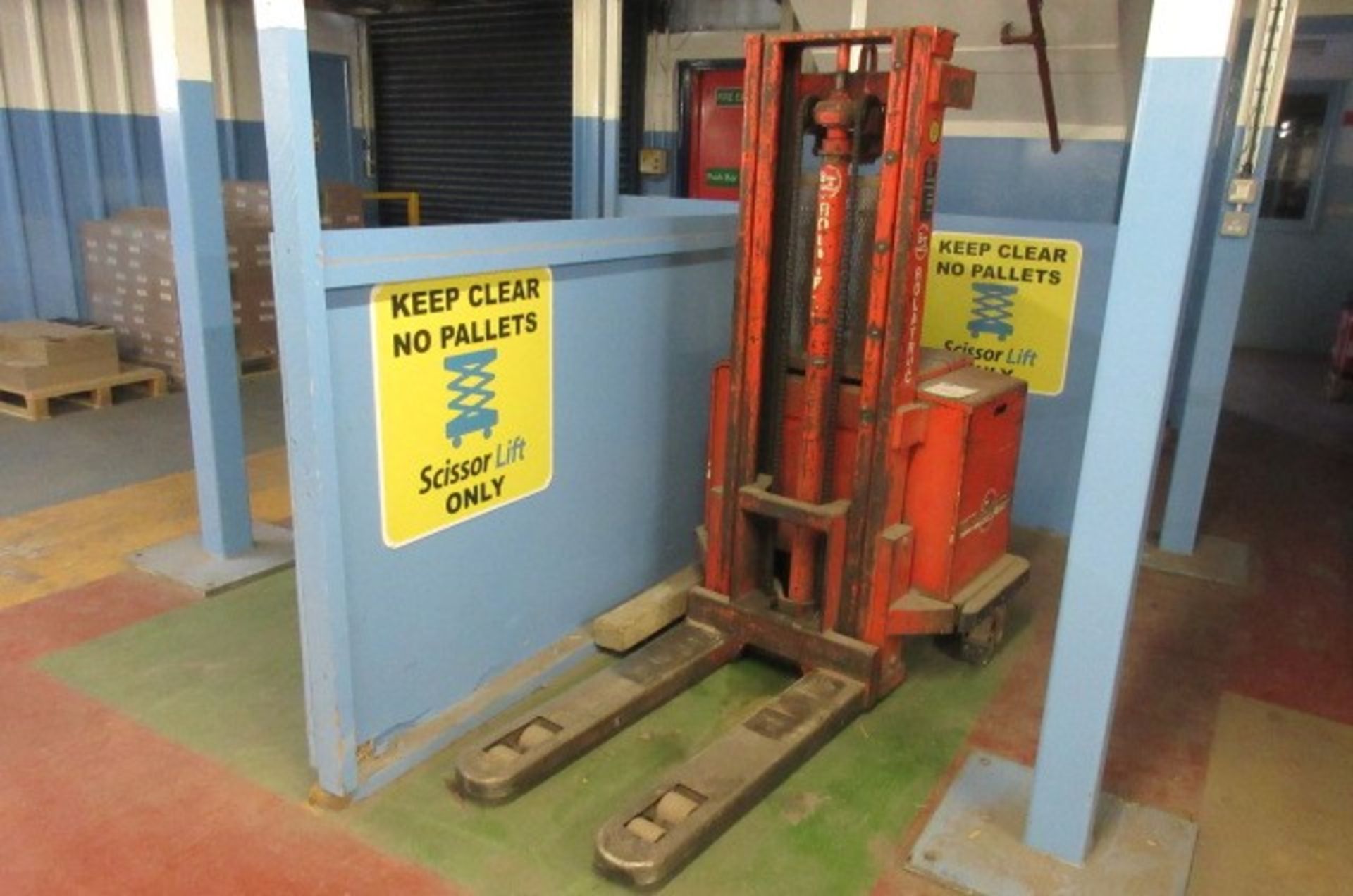 BT LSV 1000/7 Battery Stacker