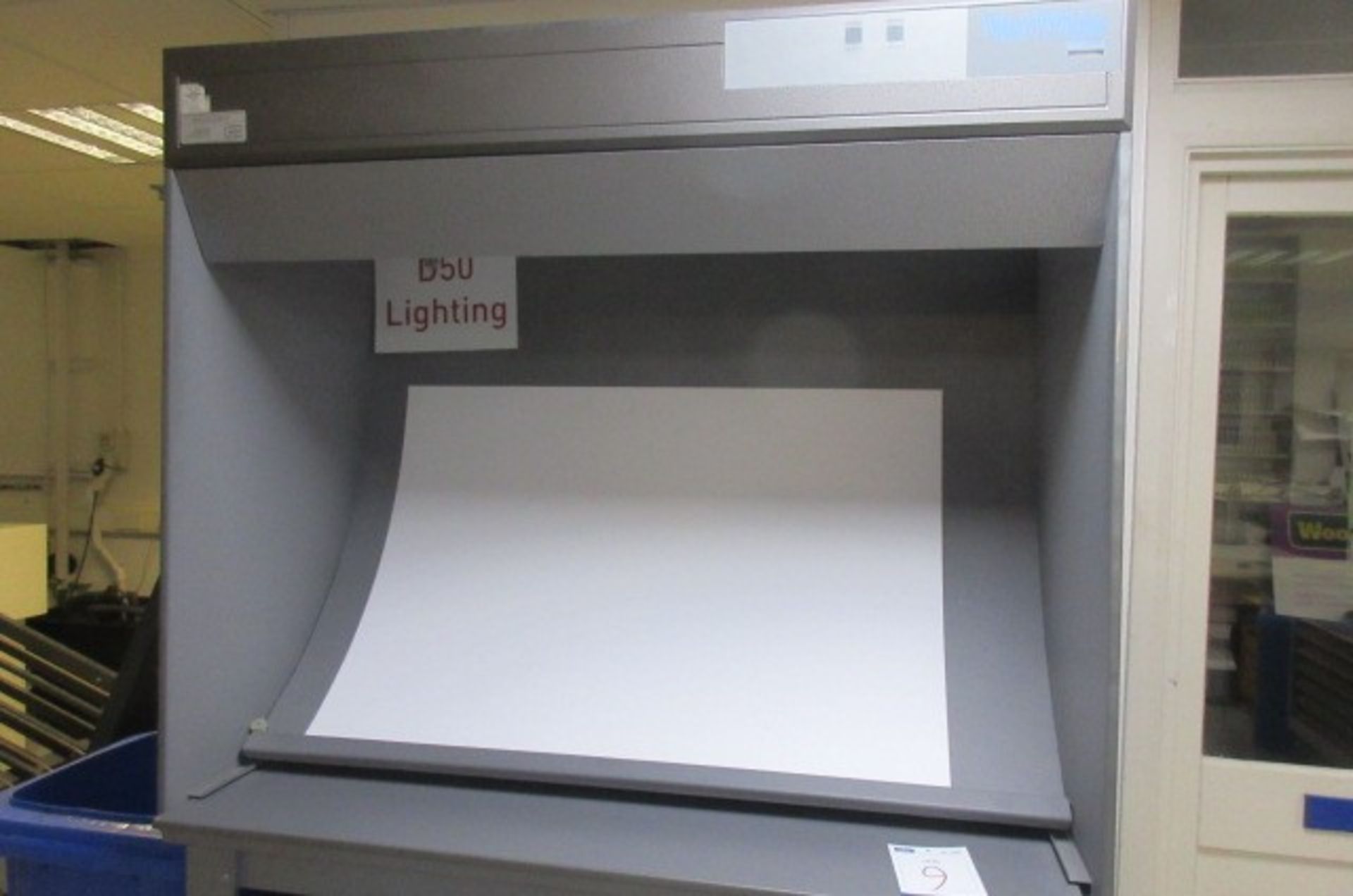 Verivide SBS 120-1 Light Cabinet