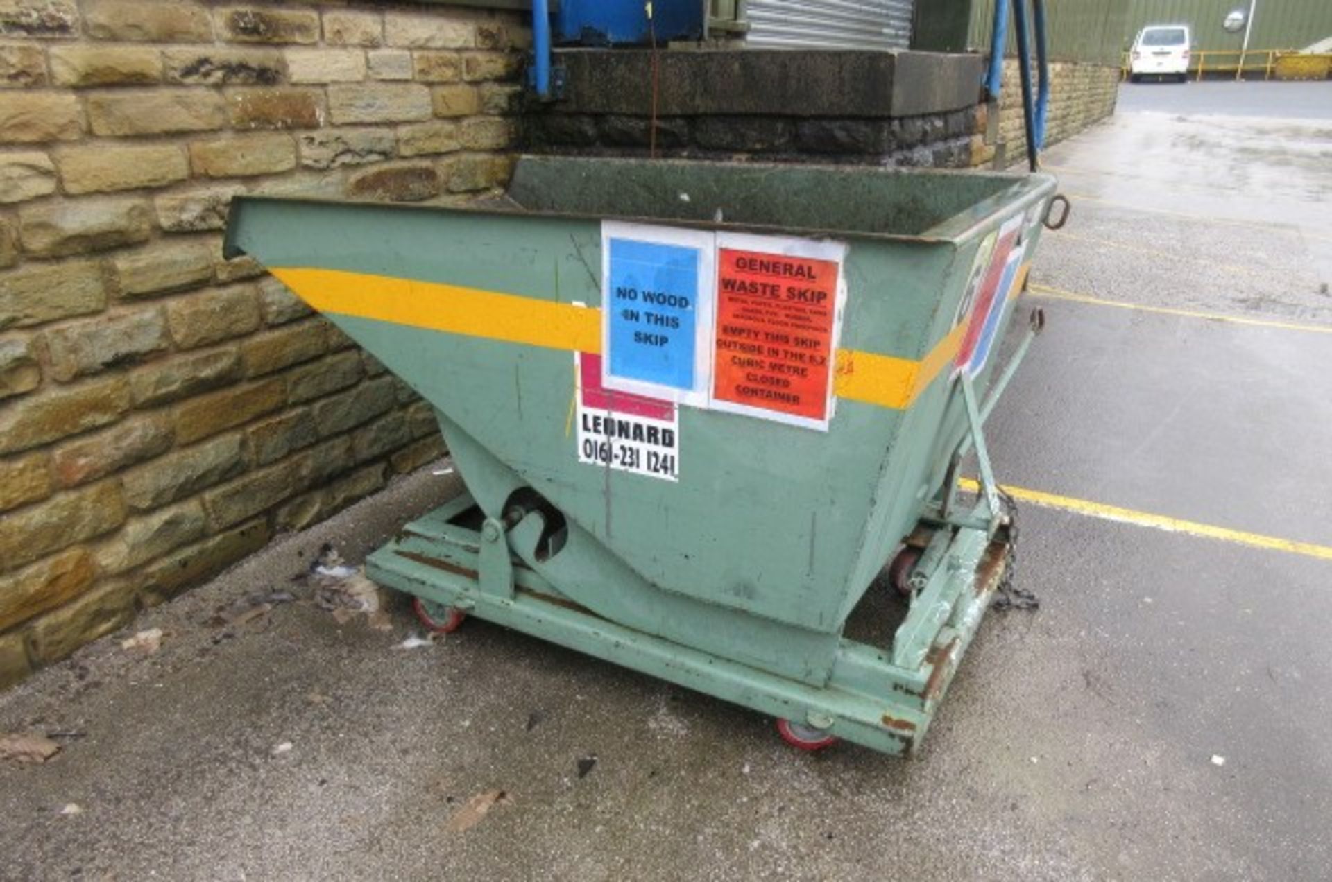 Mobile self tipping skip