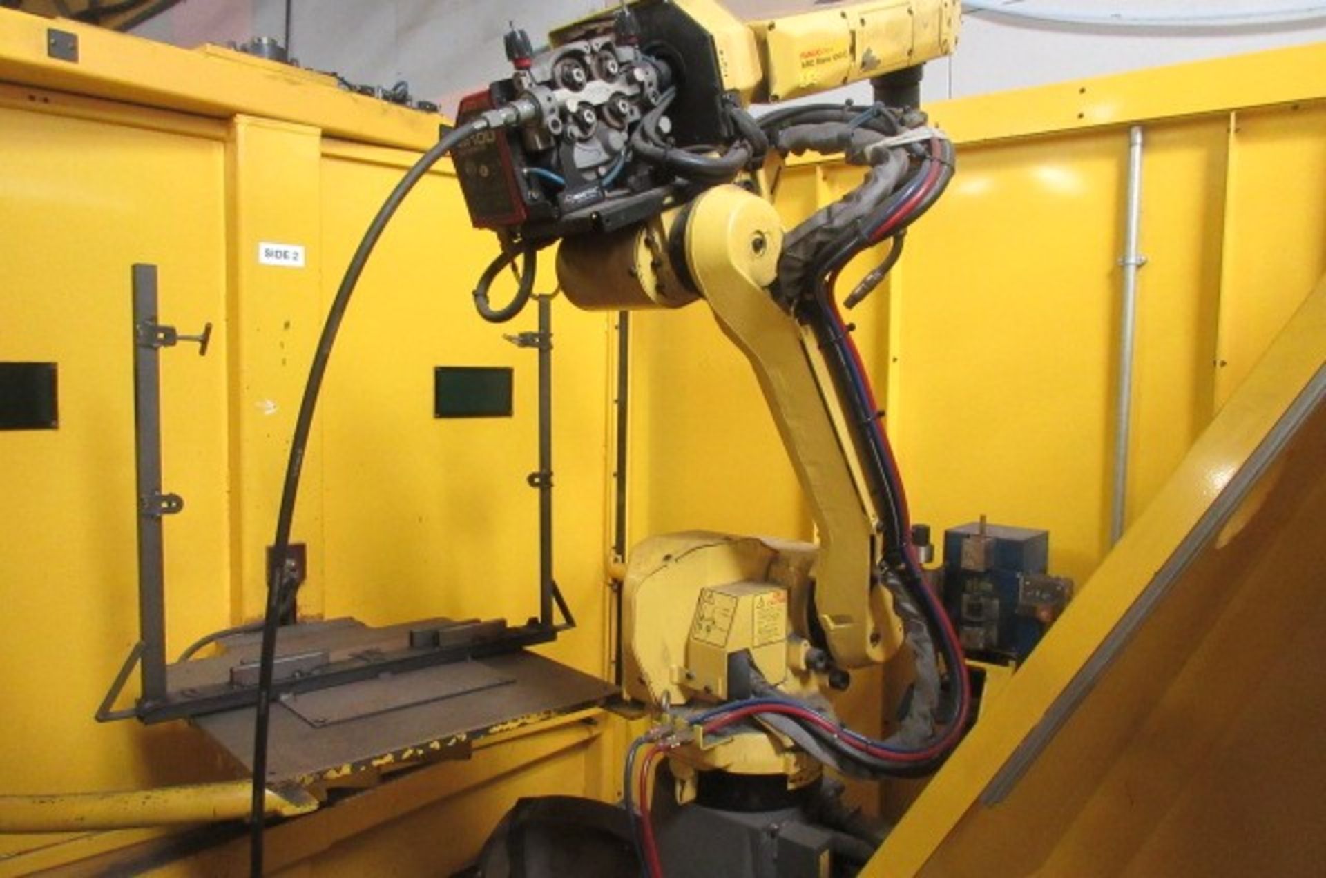 Fanuc Arcmate 100i welding robot (2012), Lincoln S350 rectifier & 4R100 Autodrive wire feed - Image 8 of 12