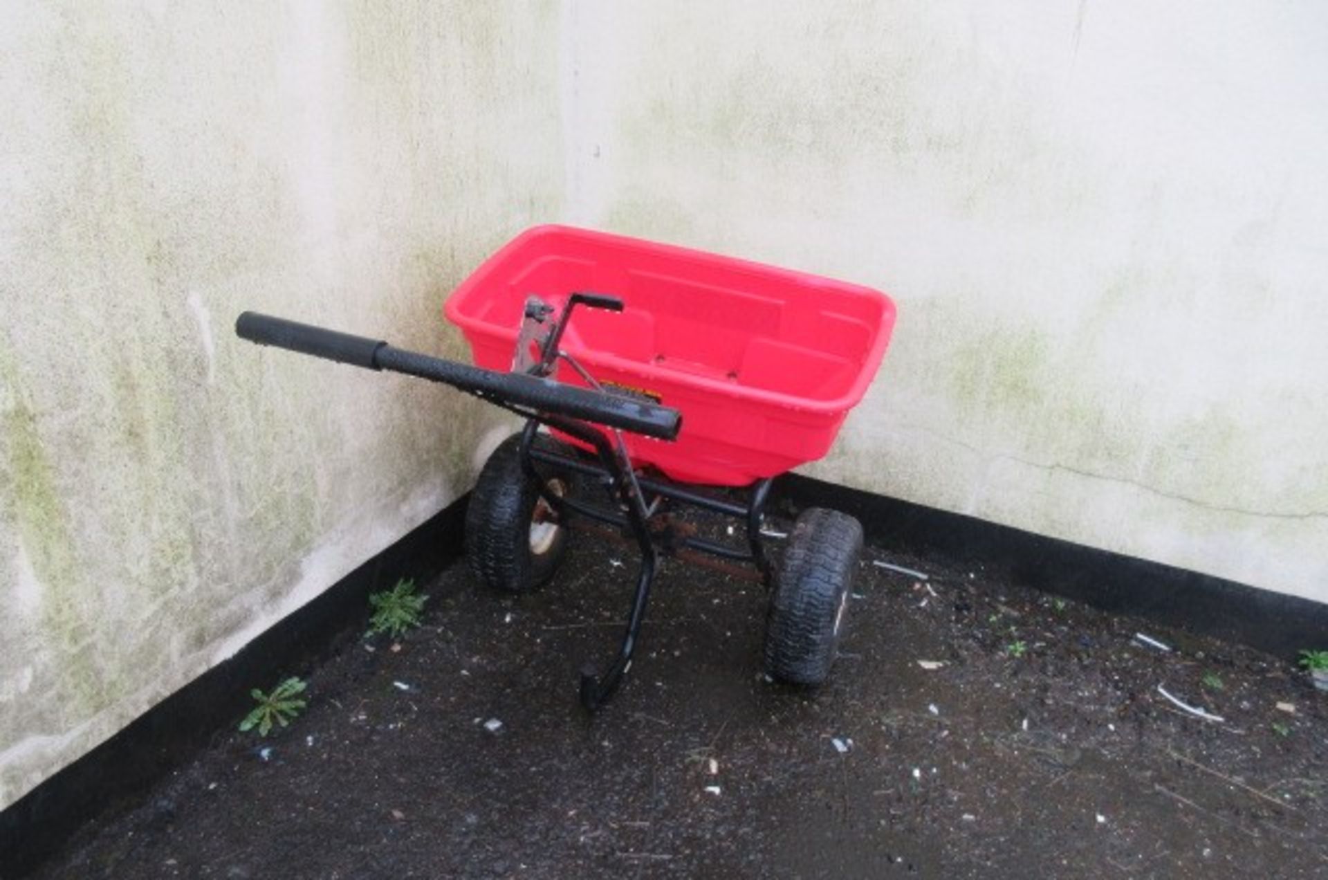 Sealey SPB57W pedestrian two wheel grit spreader