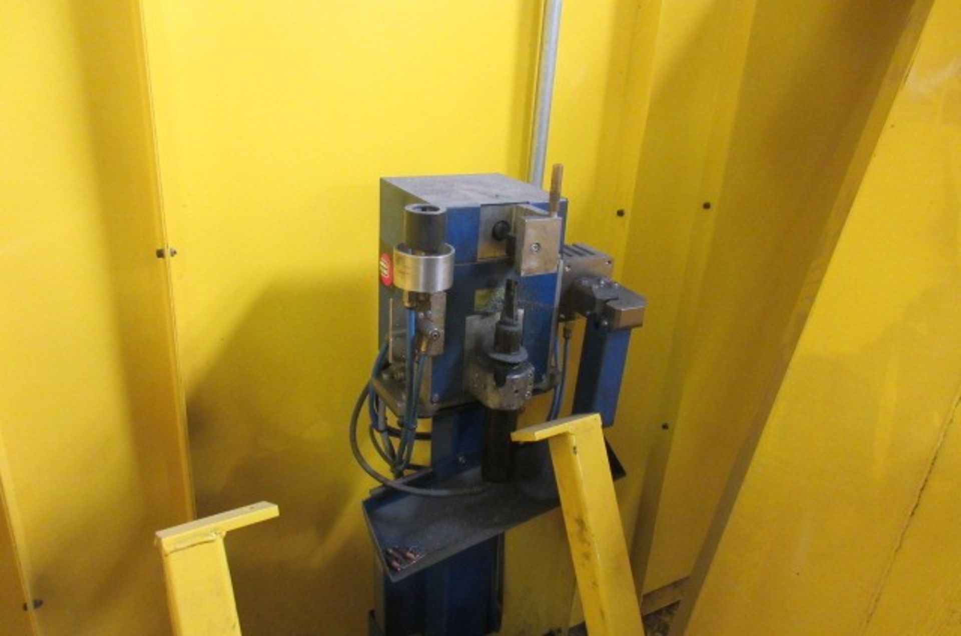 Fanuc Arcmate 100i welding robot (2012), Lincoln S350 rectifier & 4R100 Autodrive wire feed - Image 11 of 12