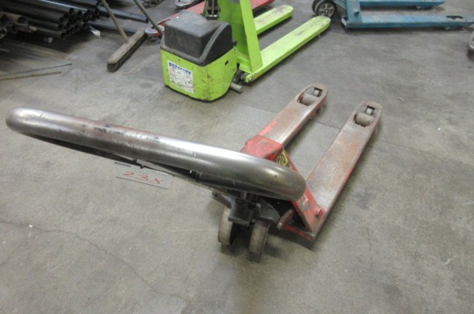 Hand pallet truck with 1m forks