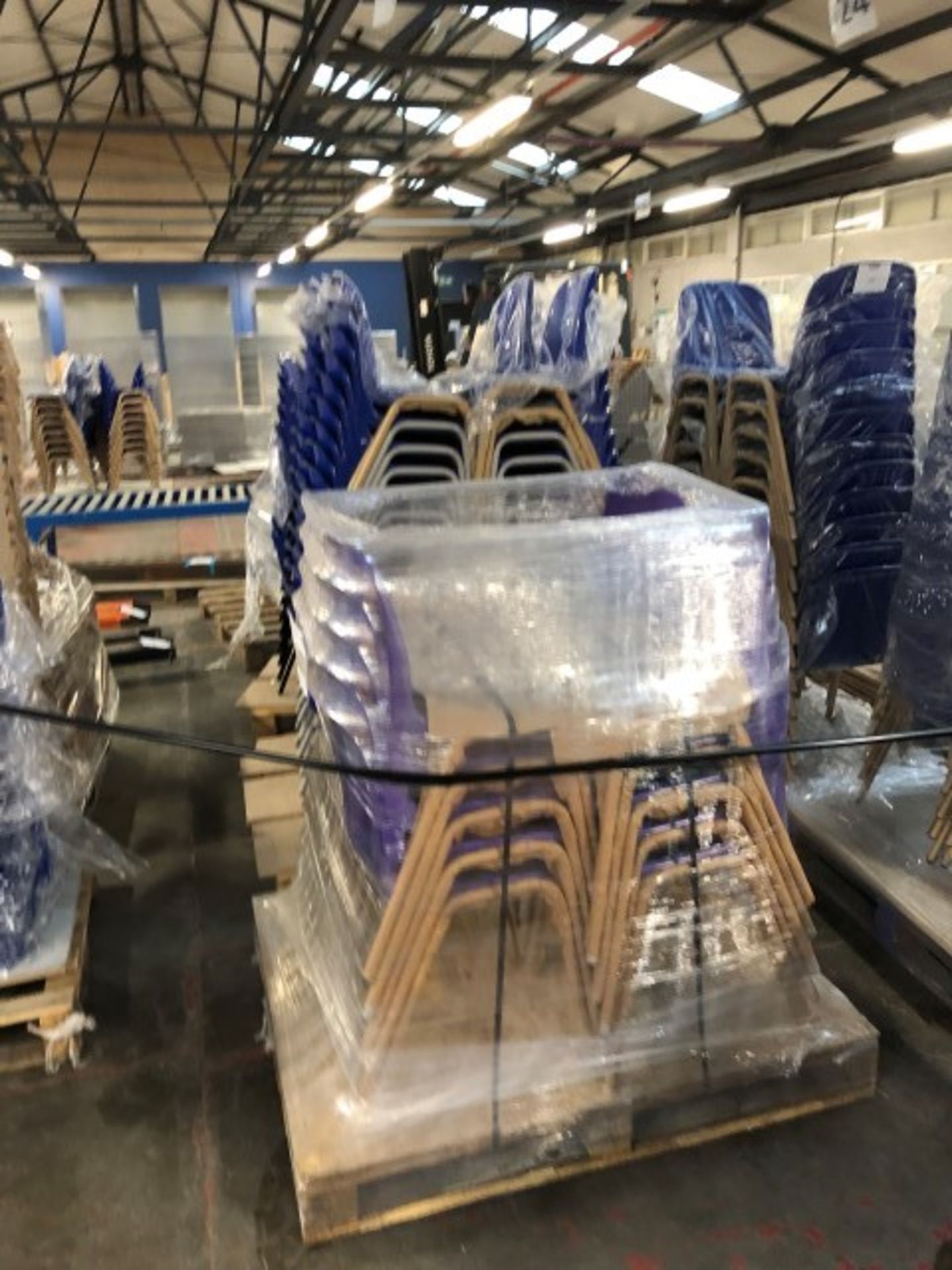 approx 300 chairs and stools as lotted (Blue and Purple) - Image 3 of 6