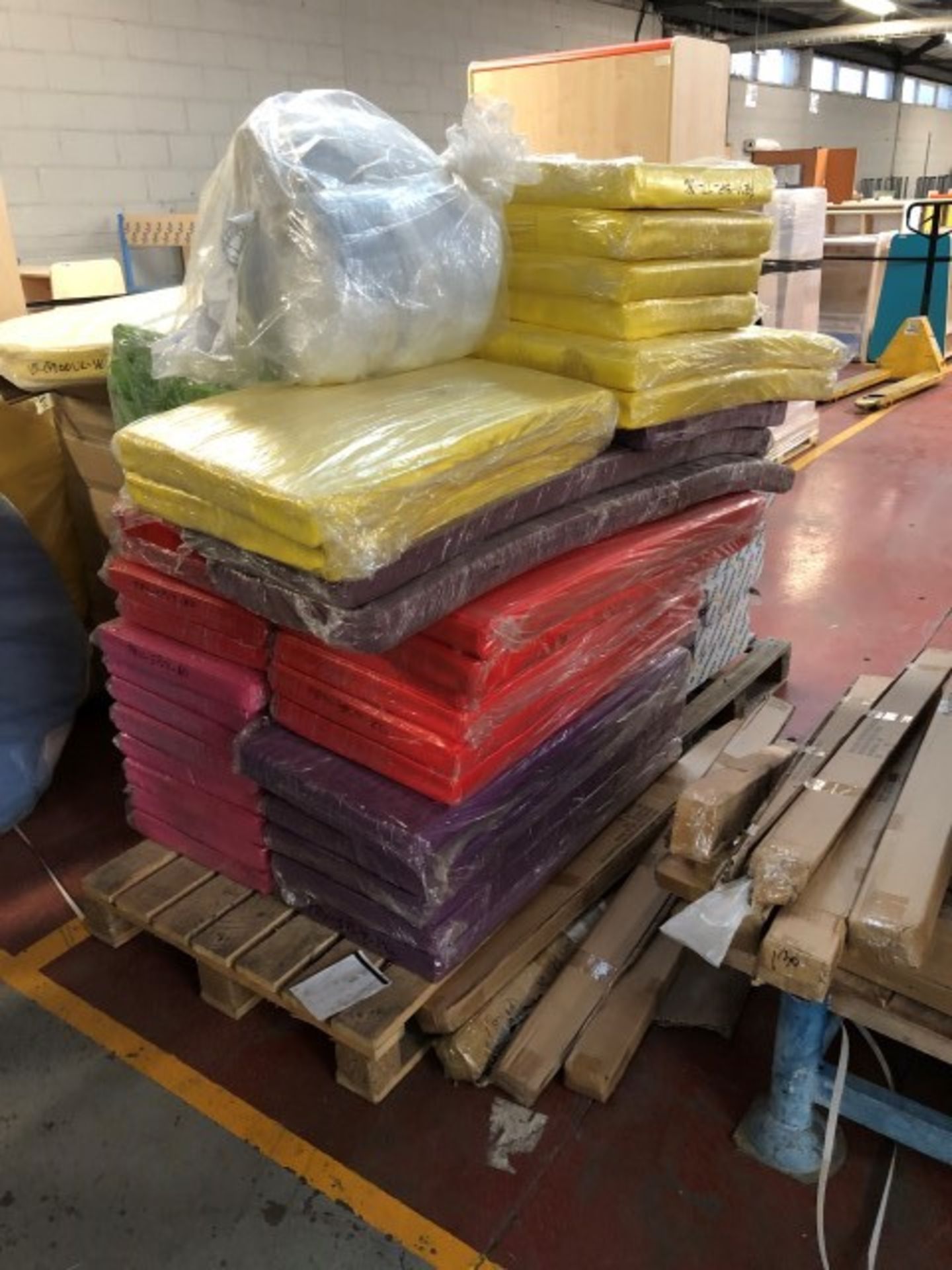 2 pallets of various colour soft matts - Image 2 of 3