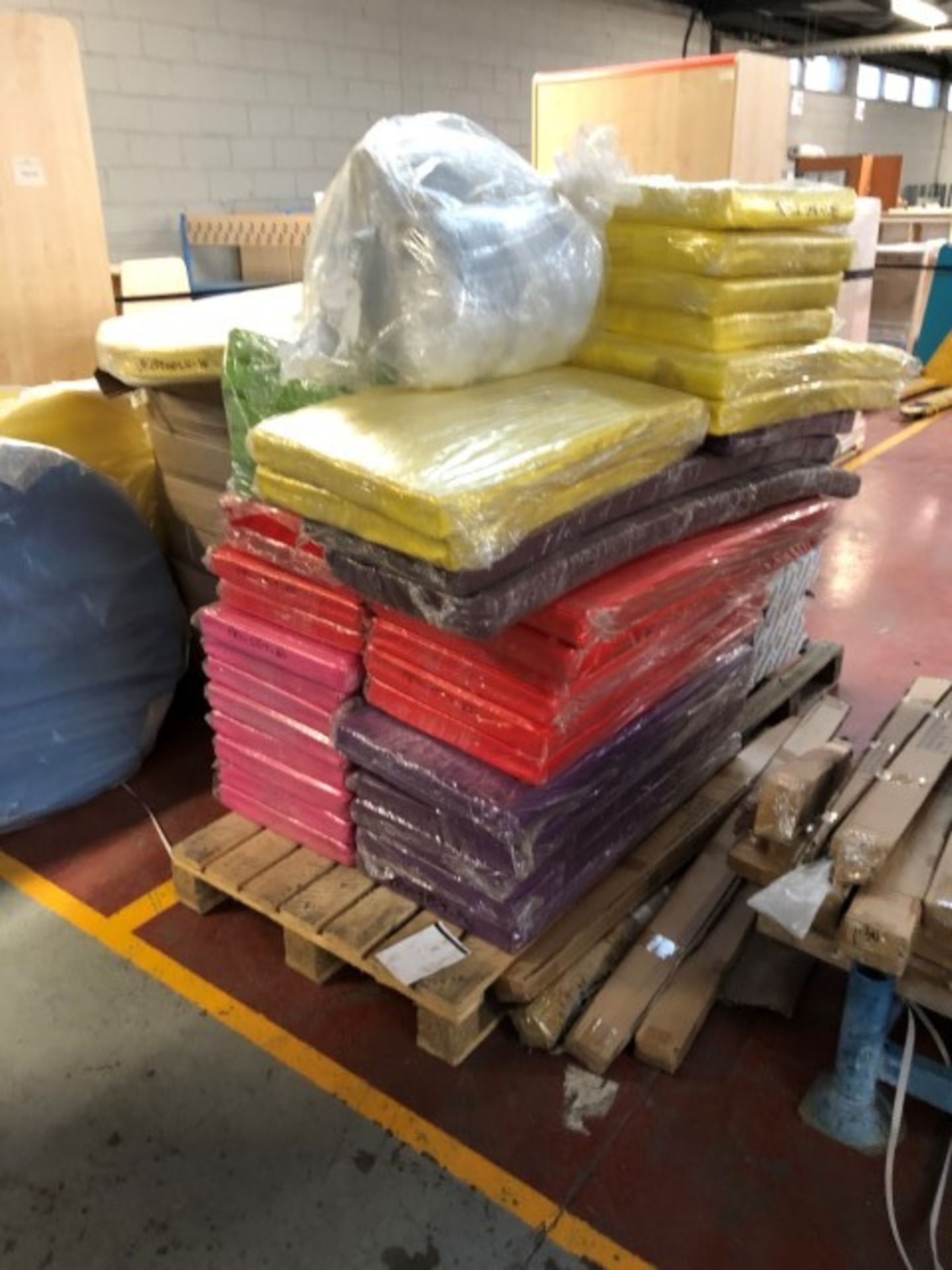 2 pallets of various colour soft matts - Image 3 of 3