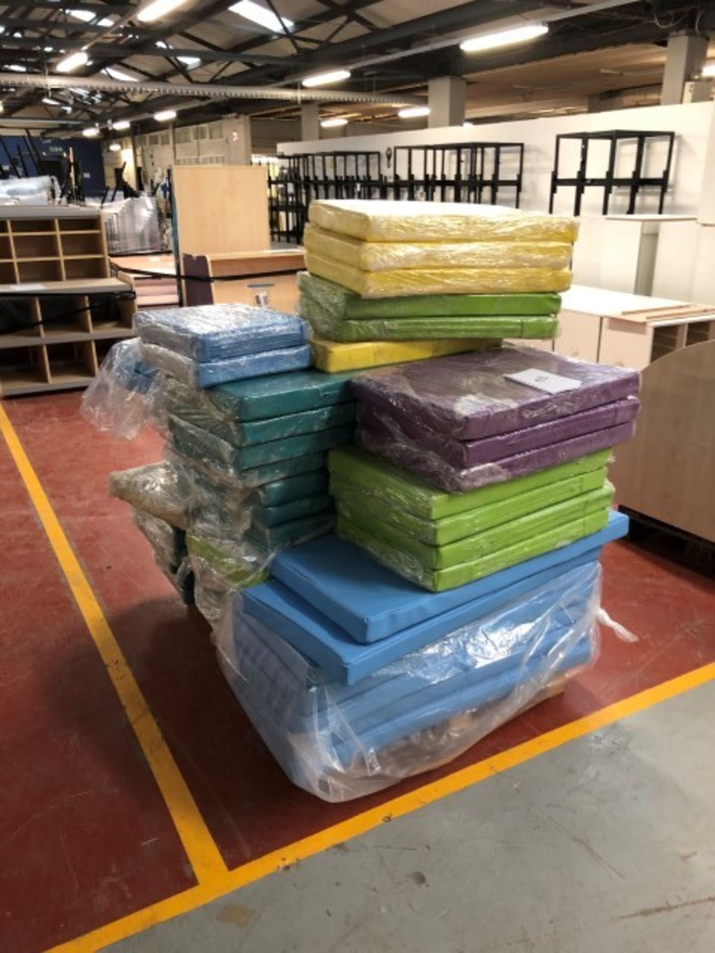 2 pallets of various colour soft matts
