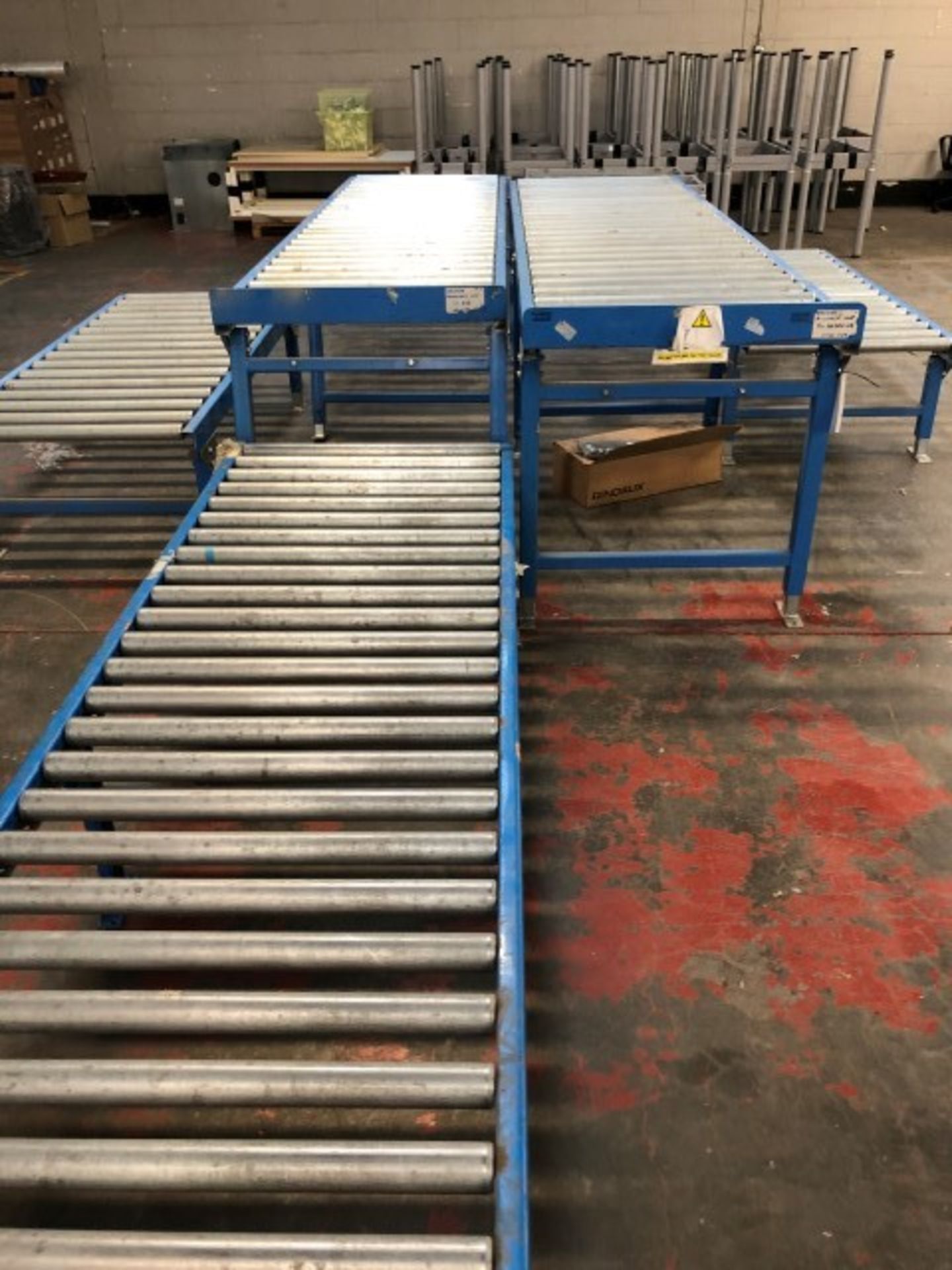 5 sections of roller conveyor to include: 2 - 800mm x 6m, 800 x3m , 2- 800mm x1.9m - Image 3 of 3