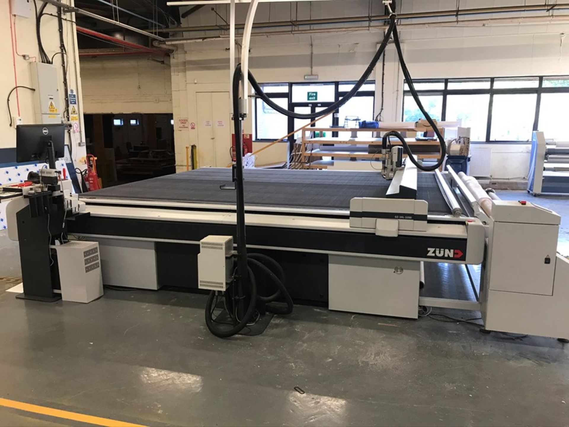 Zund G3 3XL-3200CV digital cutter (2014) - Image 27 of 37